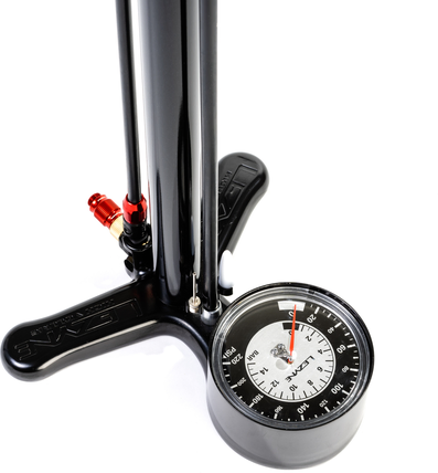 Lezyne Floor Pump Classic Fodpumpe Sort-Metallic, 220psi, 63,5cm