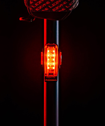 Lezyne Strip Pro Ai Alert 400+ USB-C Genopladelig Baglygte Lezyne Strip Pro Ai Alert 400+ USB-C Genopladelig Baglygte
