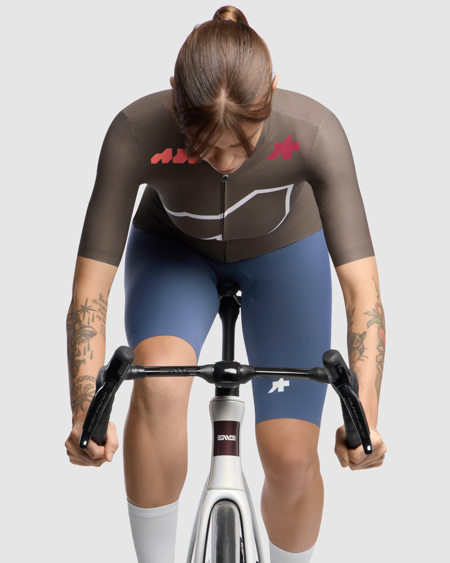 Assos DYORA R Cykeltrøje S11 We are the A Moka Brown